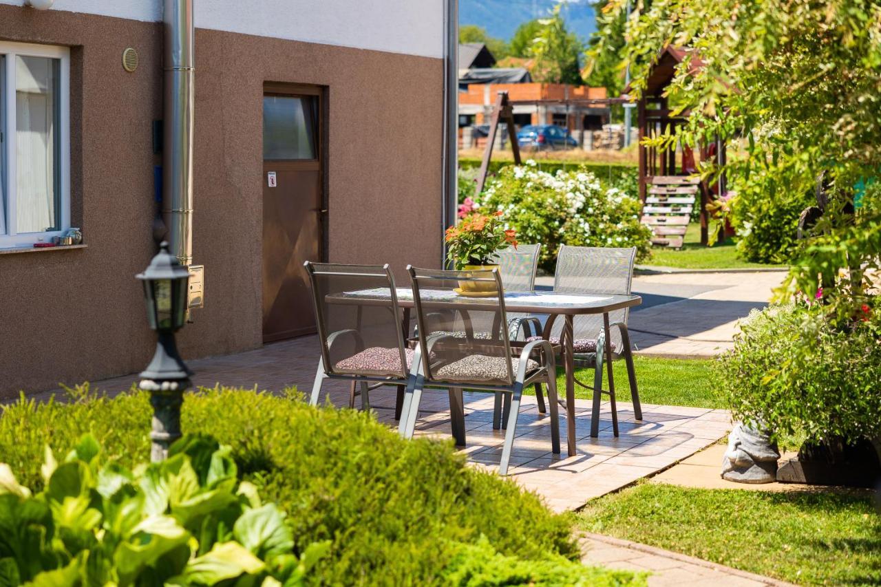 Soba I Apartman Dula Ogulin Exterior photo